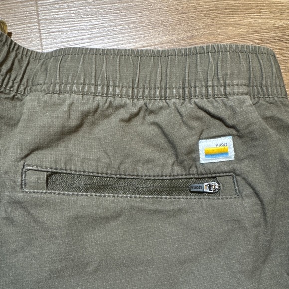 Vuori Shorts Mens XL  7" Green Dark Oregano Ripstop Hiking Outdoors Trail V370 - Picture 10 of 10
